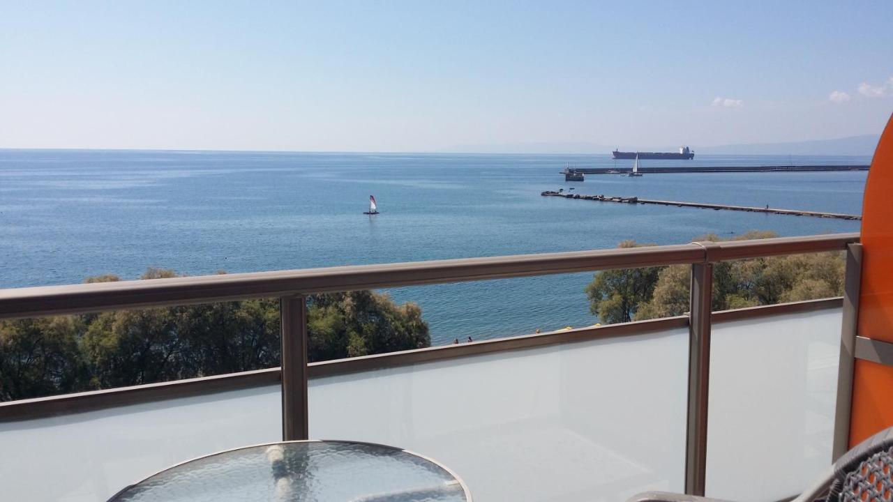 Hotel Flisvos Kalamata Exteriör bild