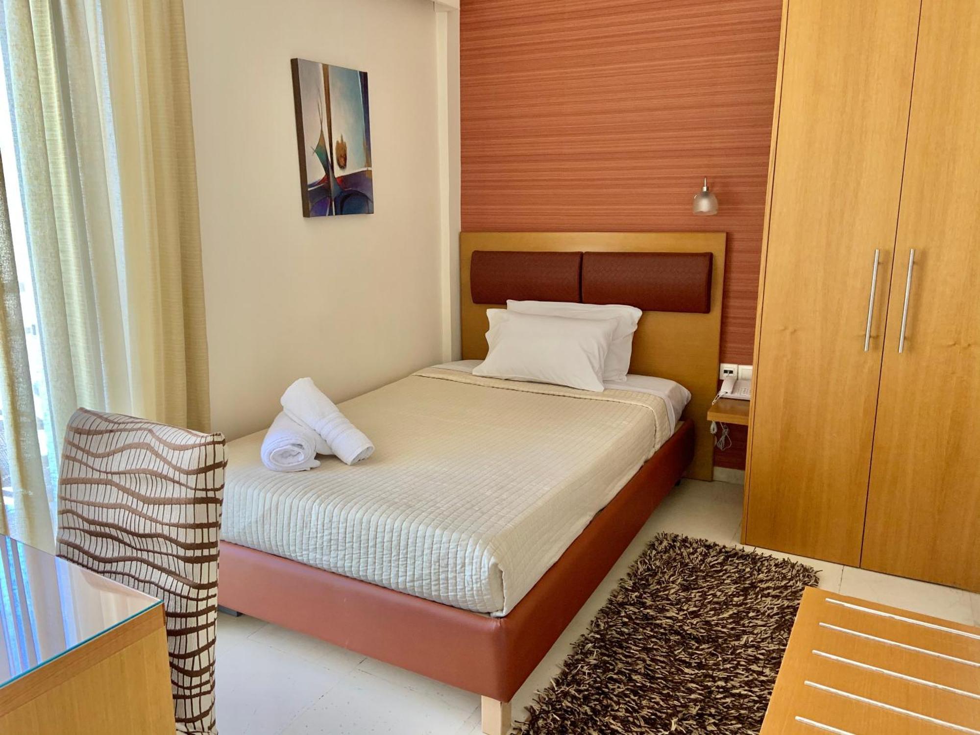Hotel Flisvos Kalamata Rum bild