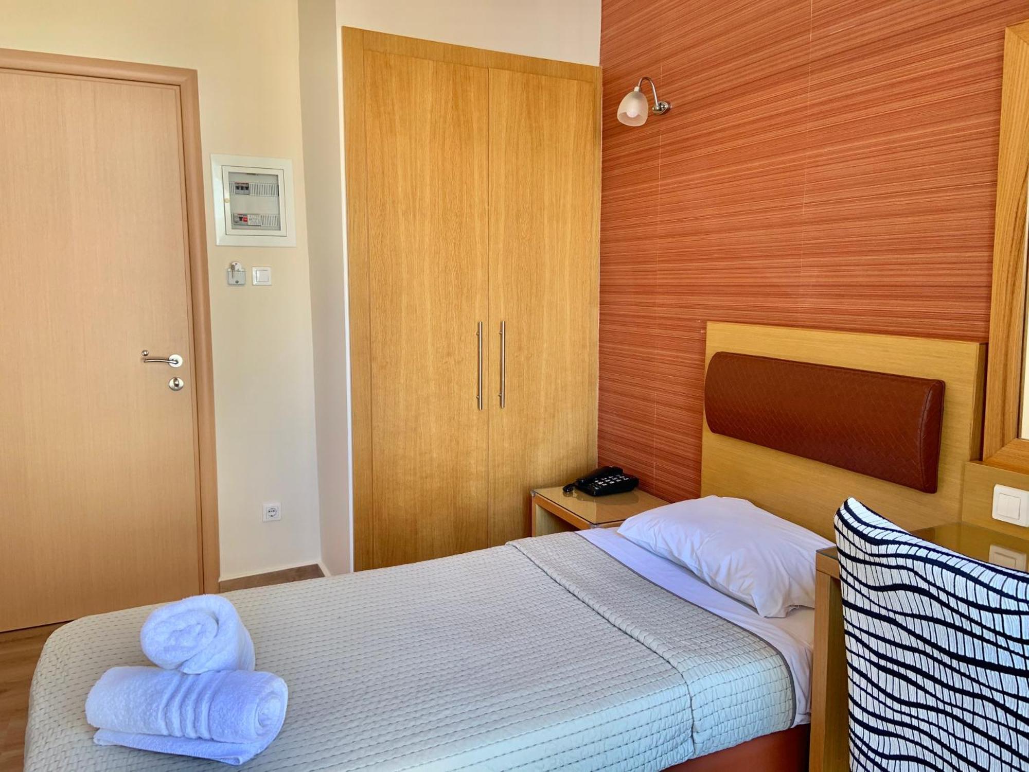 Hotel Flisvos Kalamata Rum bild